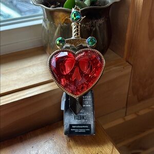 💋Bath and Body Works Disney Villains Evil Queen Pierced Heart Wallflower